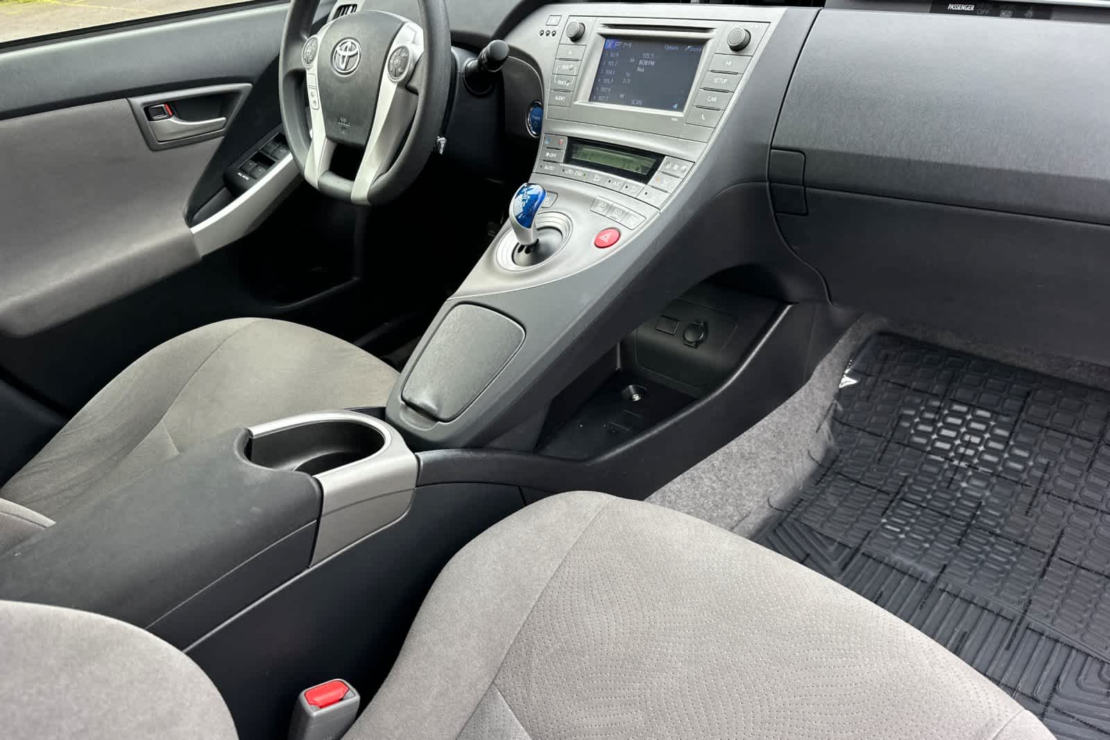 Thumbnail: 2015 Toyota Prius - 16