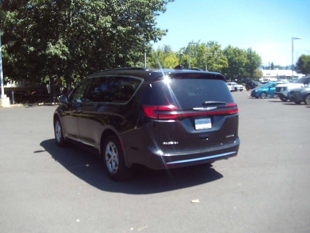 Used 2023 Chrysler Pacifica Limited Van Passenger Van