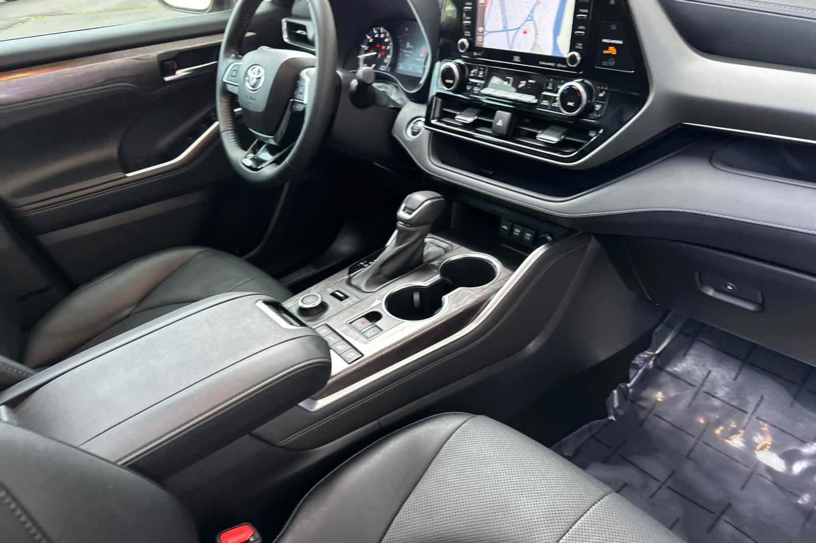 Thumbnail: 2021 Toyota Highlander - 17