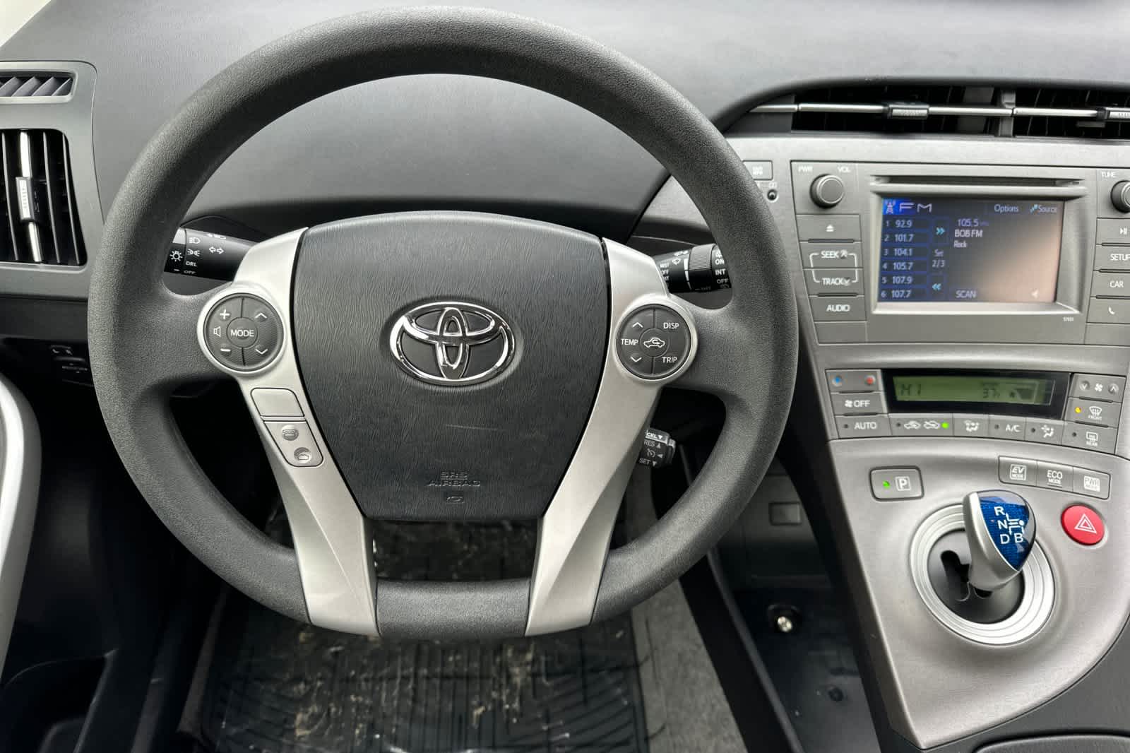 Thumbnail: 2015 Toyota Prius - 14