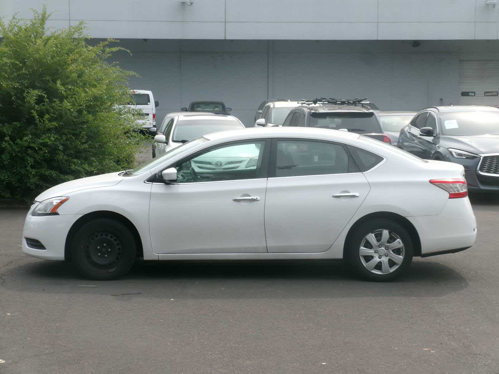 Used 2015 Nissan Sentra SV with VIN 3N1AB7AP6FL665924 for sale in Eugene, OR