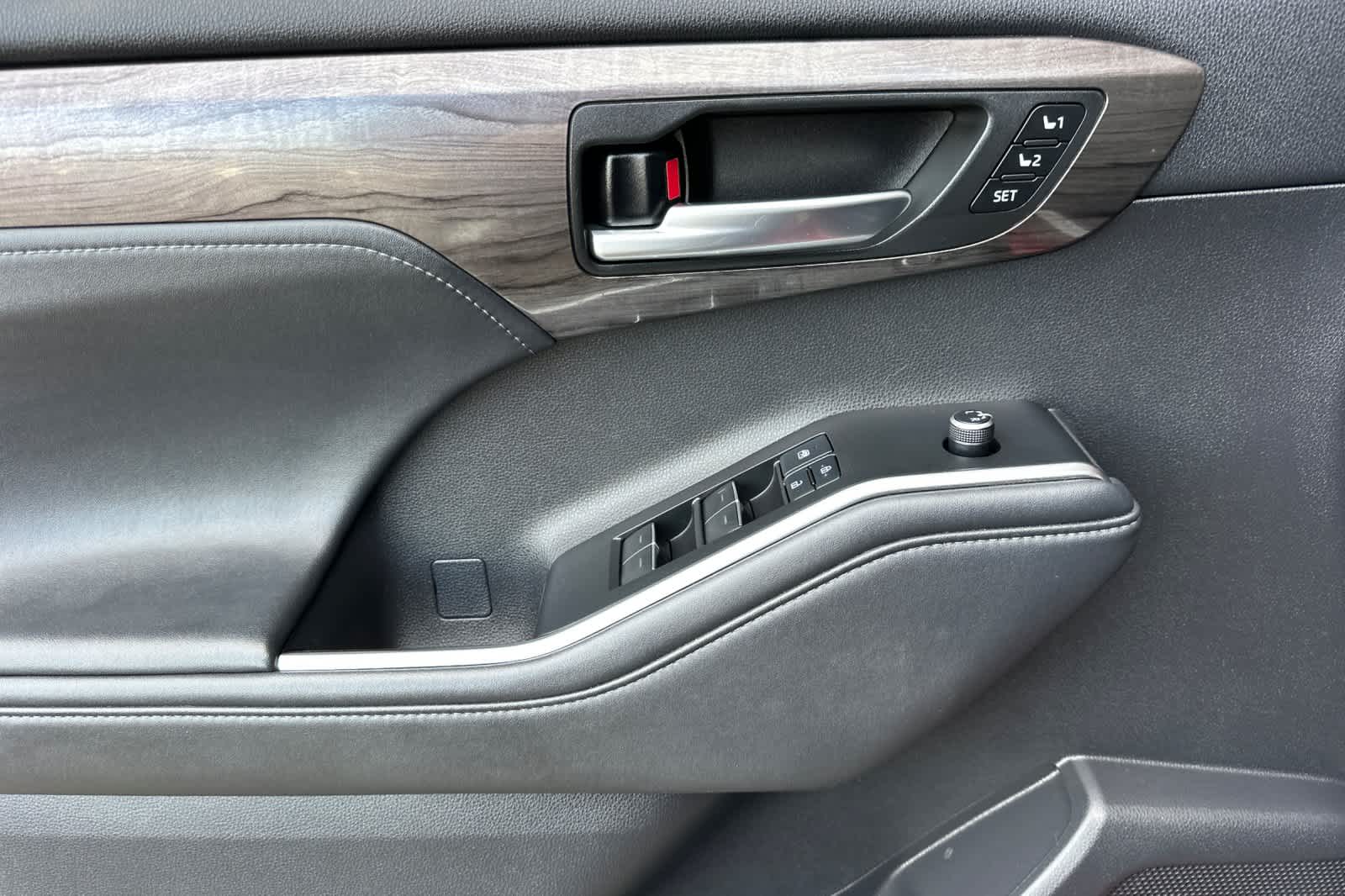 Thumbnail: 2021 Toyota Highlander - 12