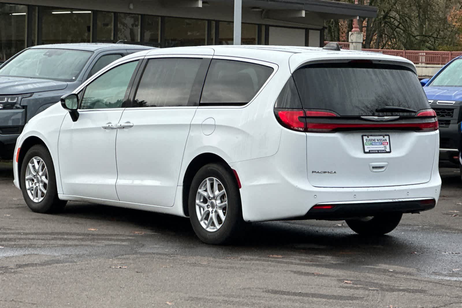 Thumbnail: 2024 Chrysler Pacifica - 6