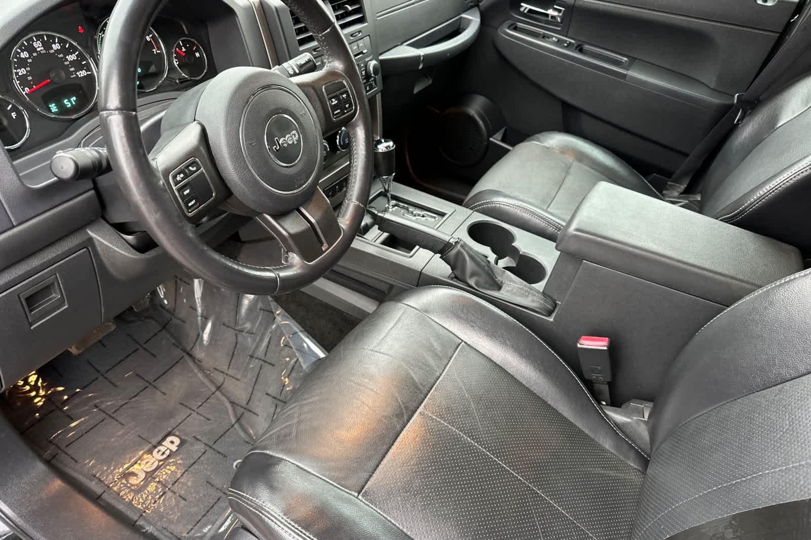 Thumbnail: 2012 Jeep Liberty - 11