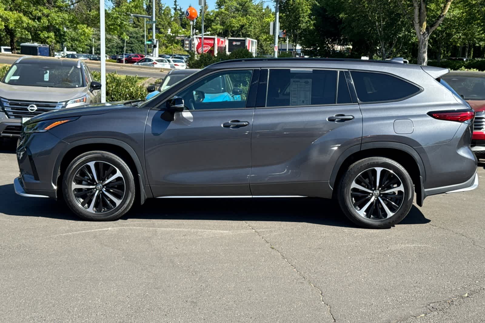 Thumbnail: 2022 Toyota Highlander - 5