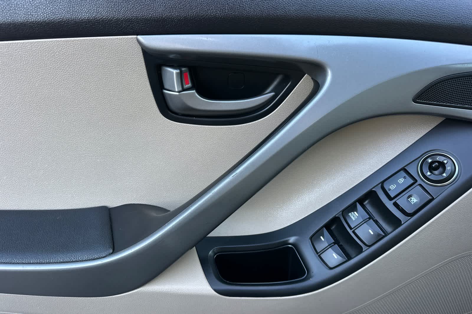 Thumbnail: 2014 Hyundai Elantra - 13