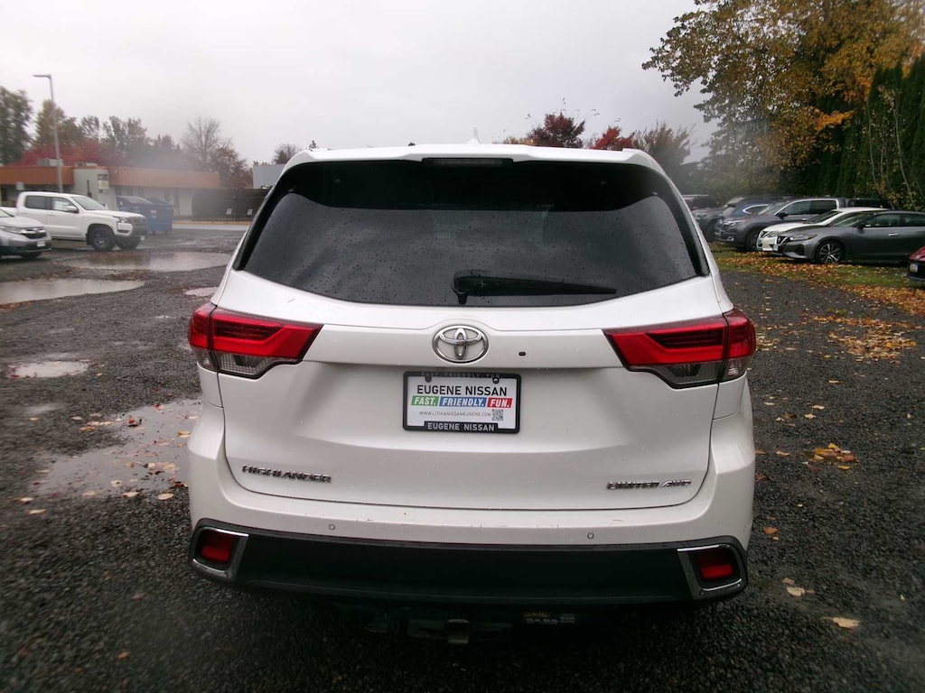 Used 2017 Toyota Highlander Limited V6 SUV