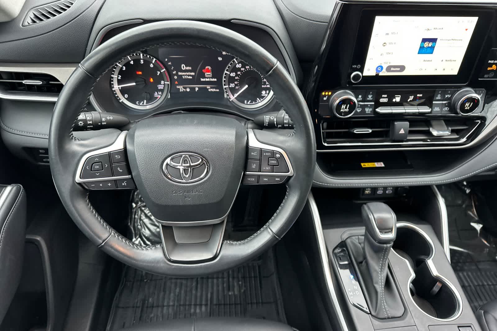 Thumbnail: 2023 Toyota Highlander - 14