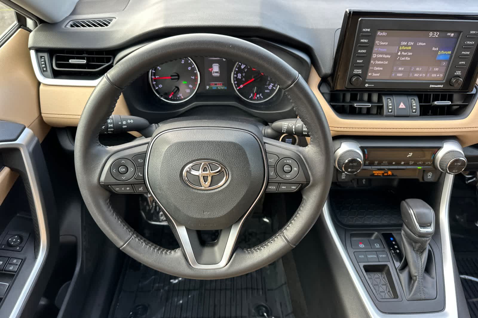 Thumbnail: 2022 Toyota RAV4 - 14