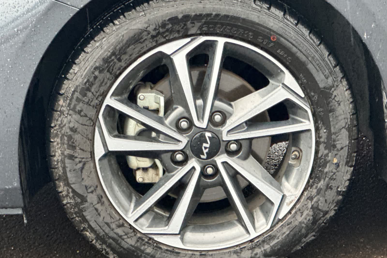 Thumbnail: 2023 Kia Forte - 24