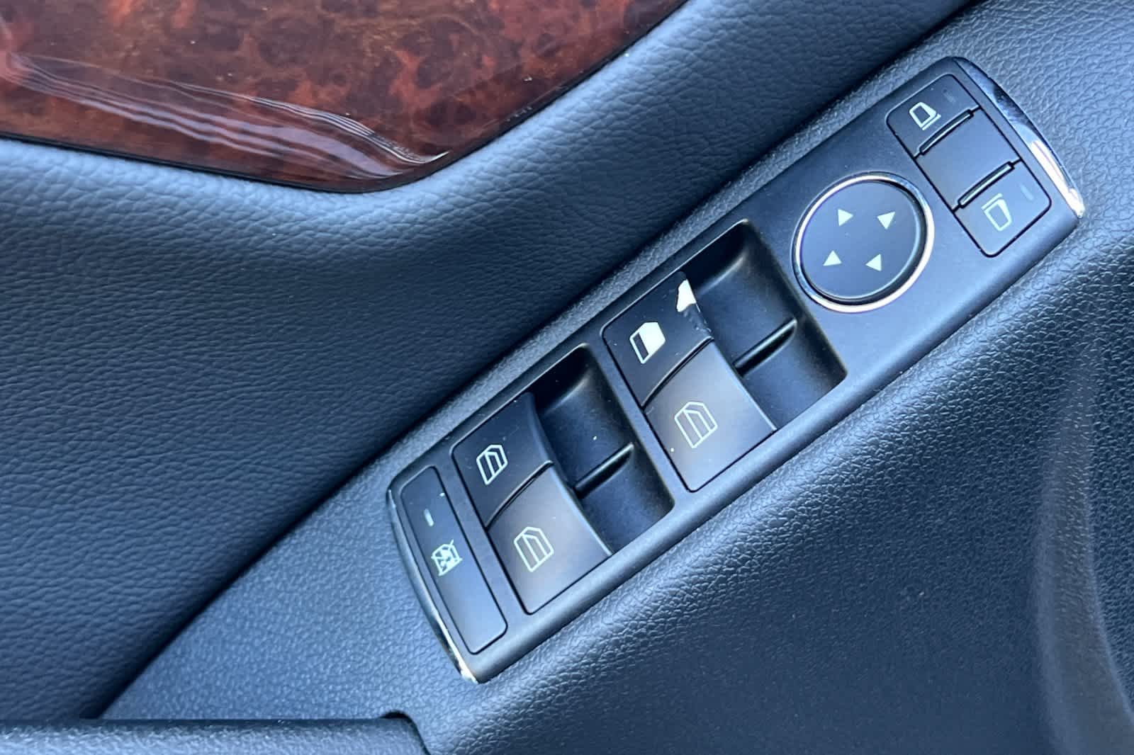 Thumbnail: 2010 Mercedes-Benz C-Class - 13