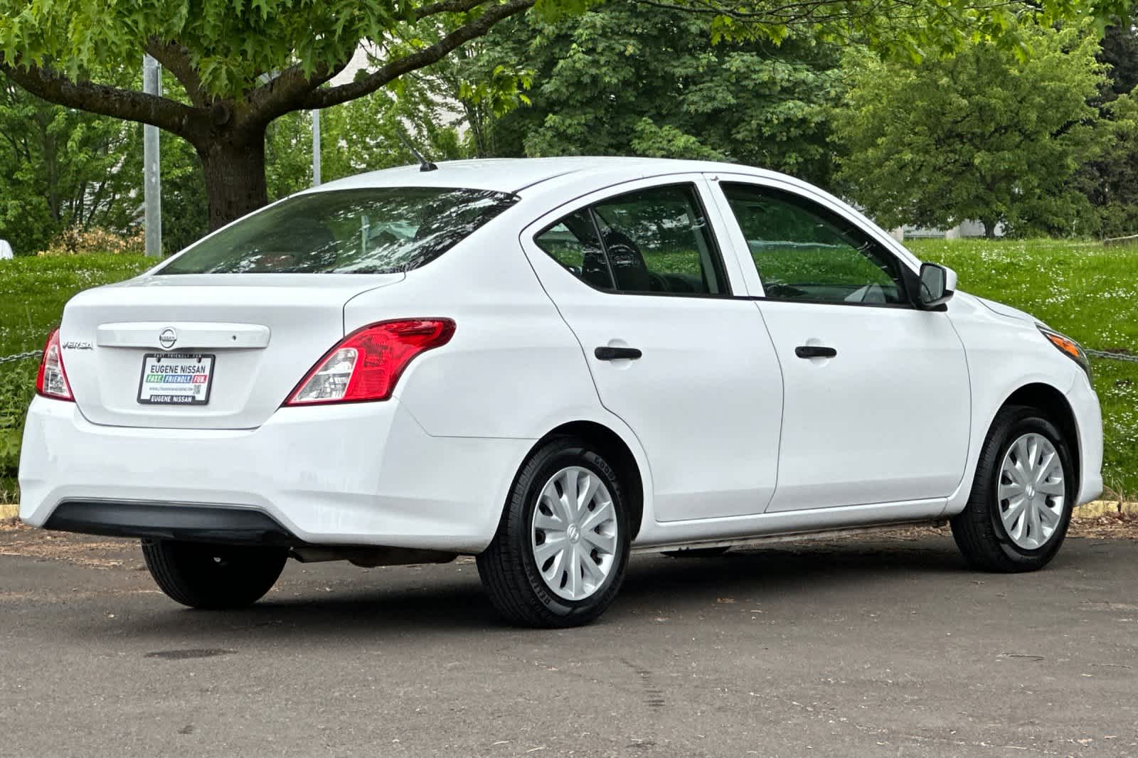 Used 2017 Nissan Versa Sedan S with VIN 3N1CN7AP4HL865431 for sale in Eugene, OR