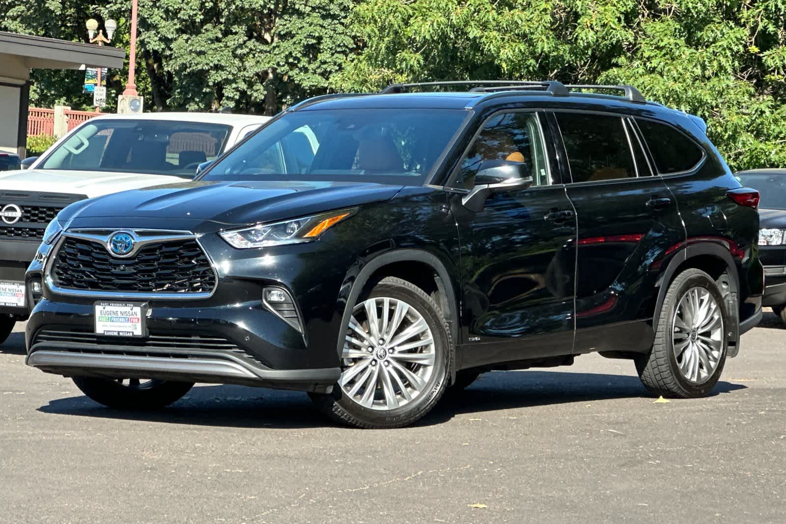 2022 Toyota Highlander Hybrid Platinum
