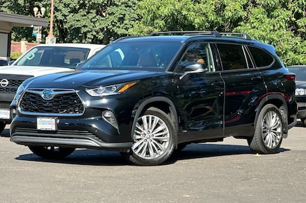 2022 Toyota Highlander Hybrid Platinum SUV