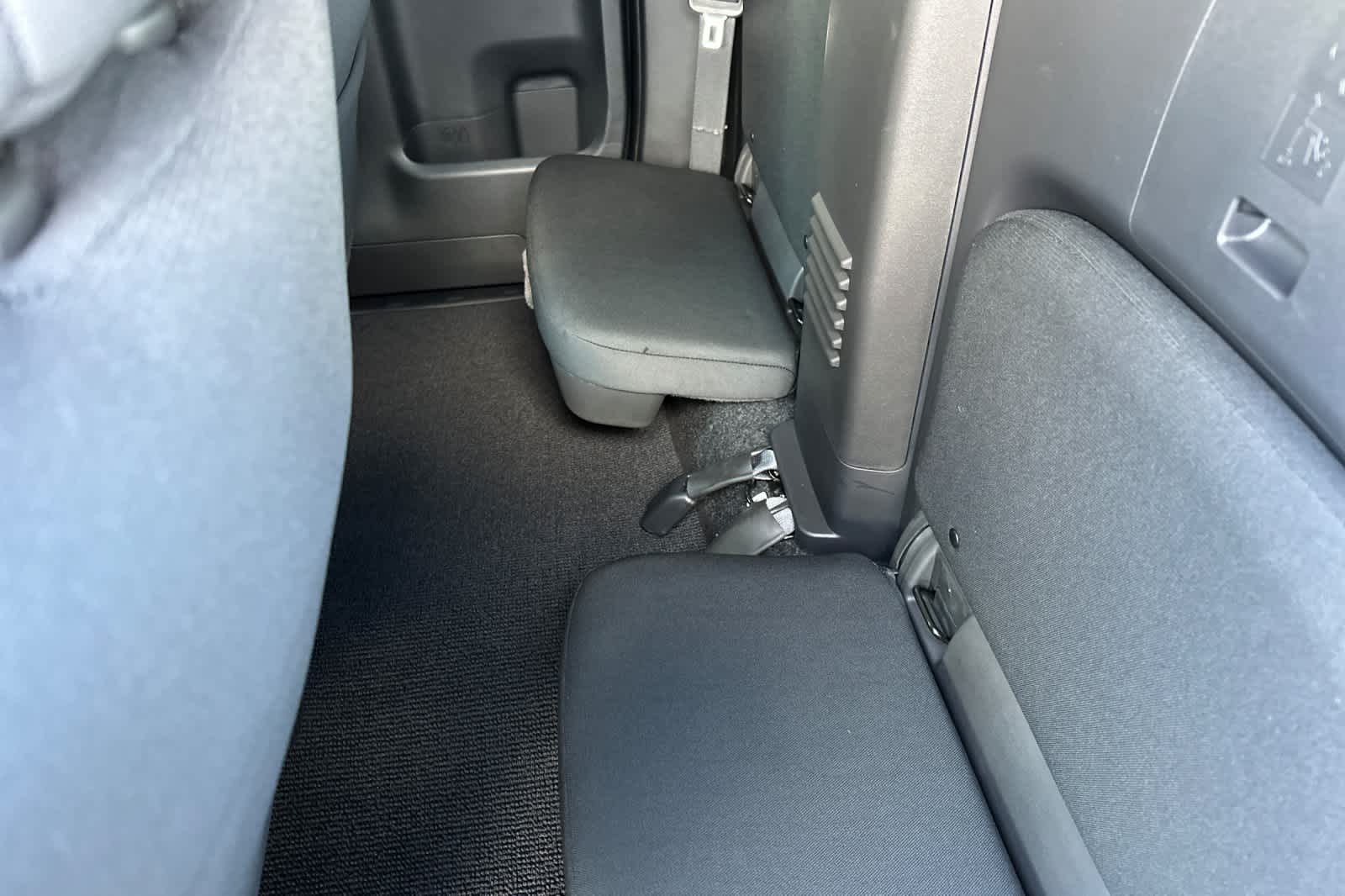 2025 Nissan Frontier S photo 4