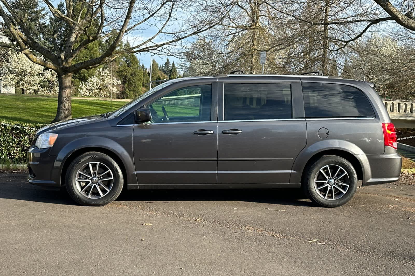 Thumbnail: 2017 Dodge Grand Caravan - 5