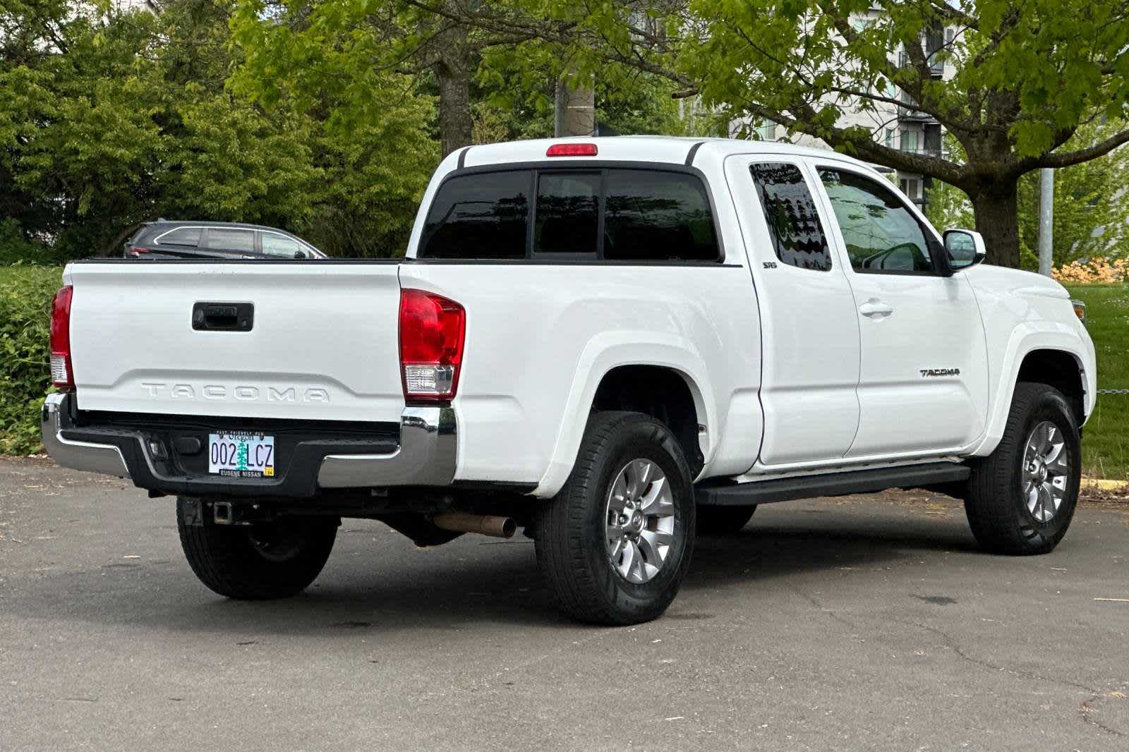 Used 2017 Toyota Tacoma SR5 with VIN 5TFRX5GN8HX078756 for sale in Eugene, OR