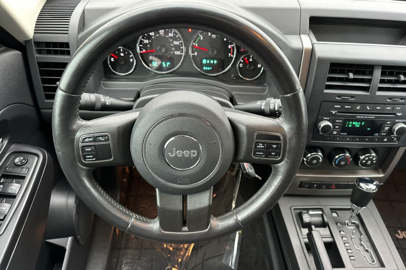 Thumbnail: 2012 Jeep Liberty - 14