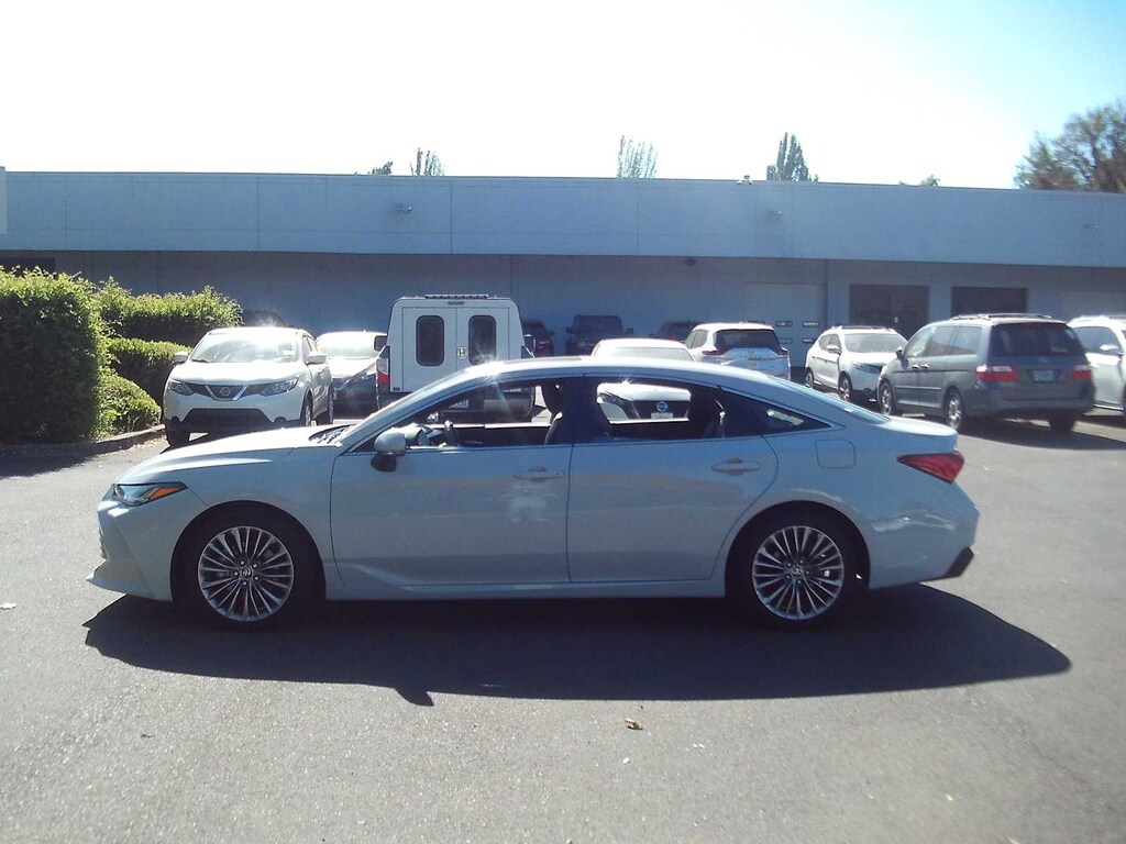Used 2022 Toyota Avalon Hybrid Limited Sedan