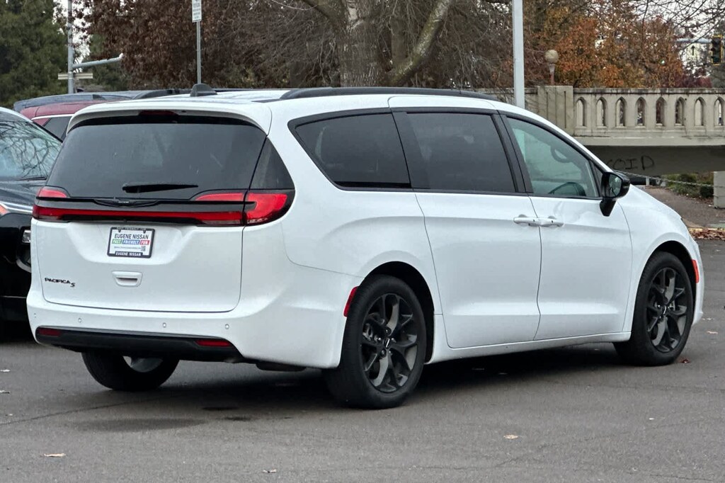 Used 2024 Chrysler Pacifica Touring L Van Passenger Van
