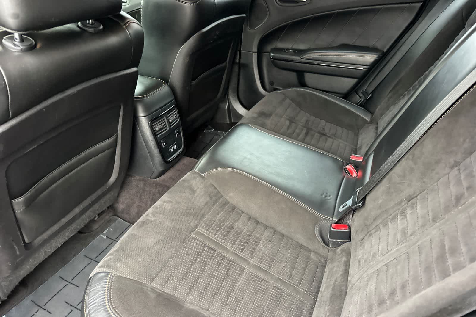 2017 Dodge Charger R/T 392 photo 4