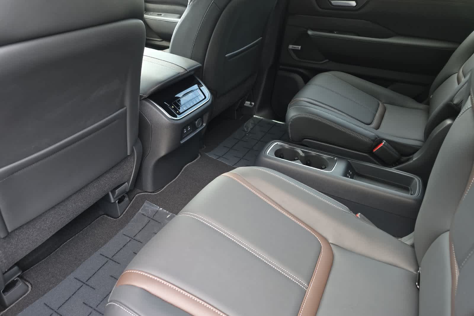 2025 Nissan Armada SL photo 4