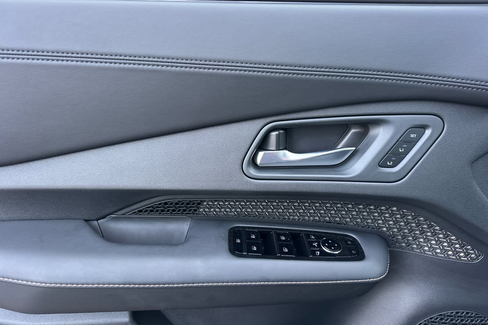 Thumbnail: 2025 Nissan Ariya - 11