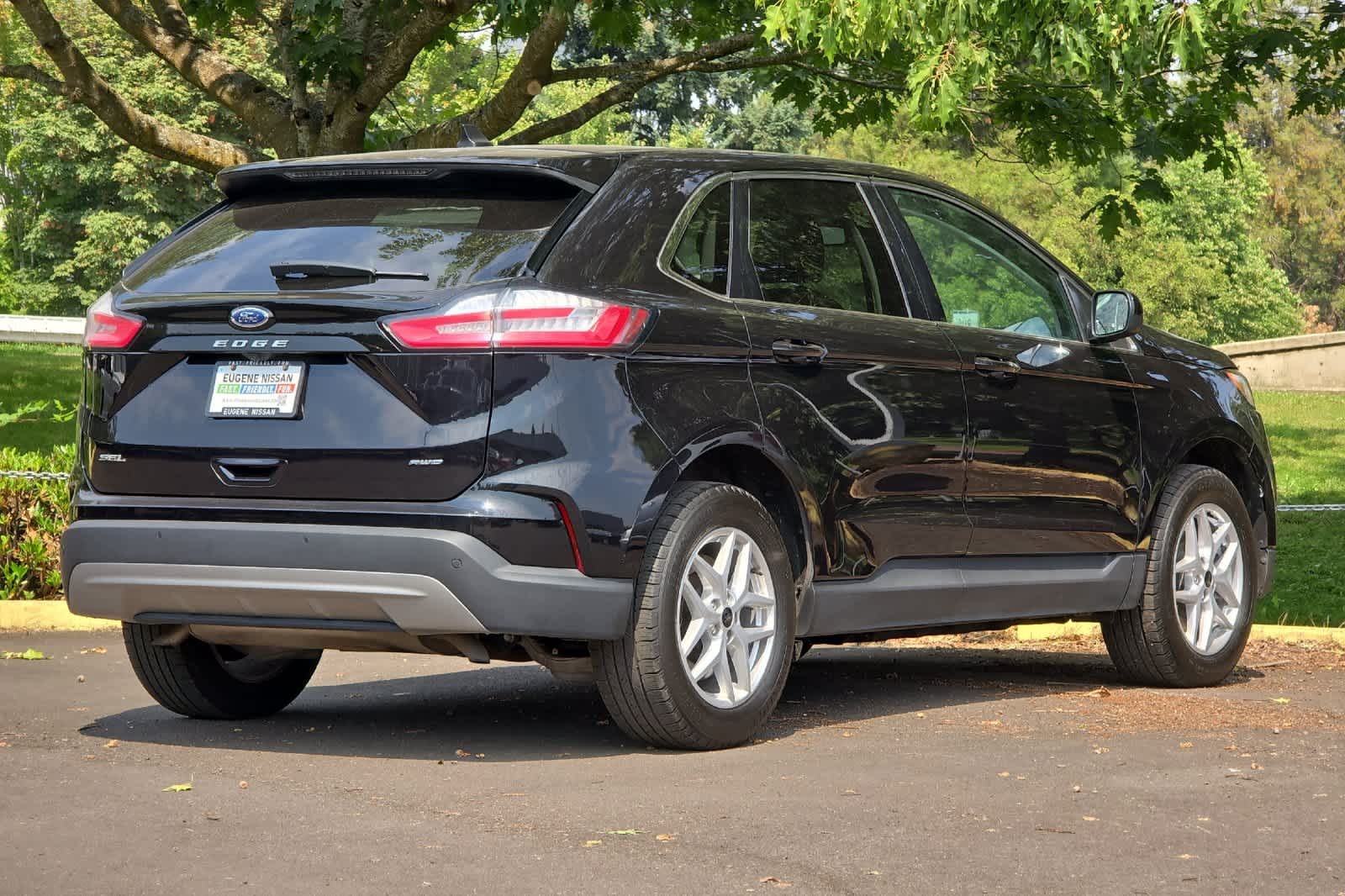 2024 Ford Edge SEL photo 2