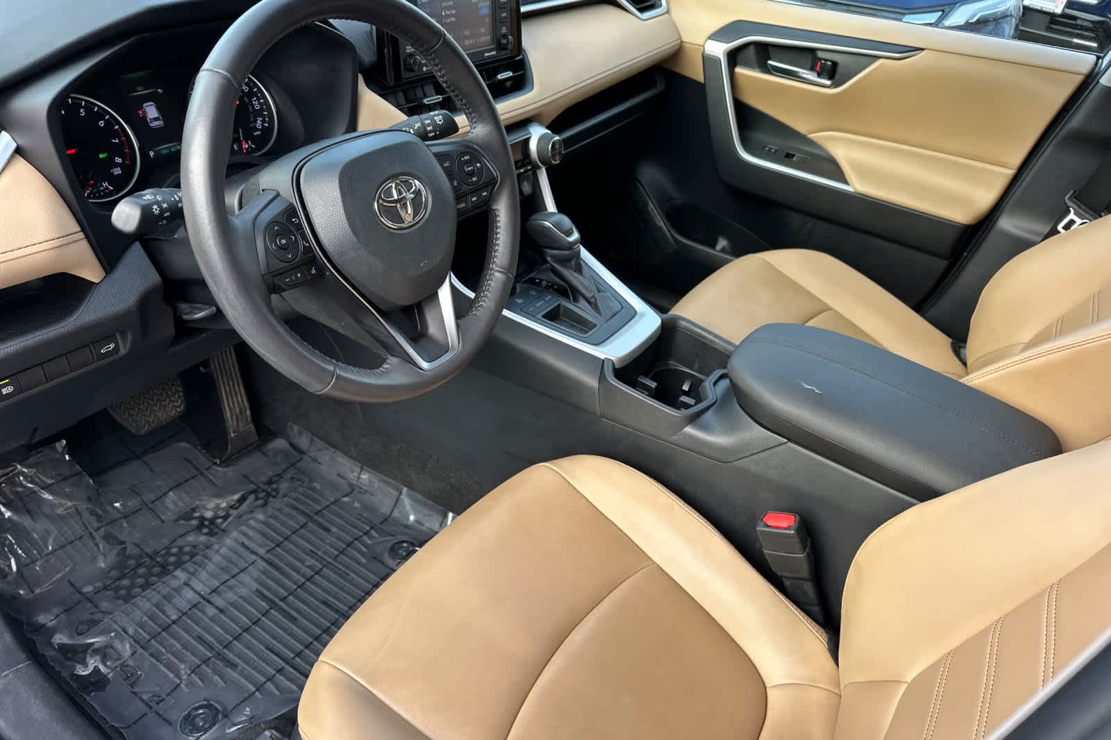 Thumbnail: 2022 Toyota RAV4 - 11