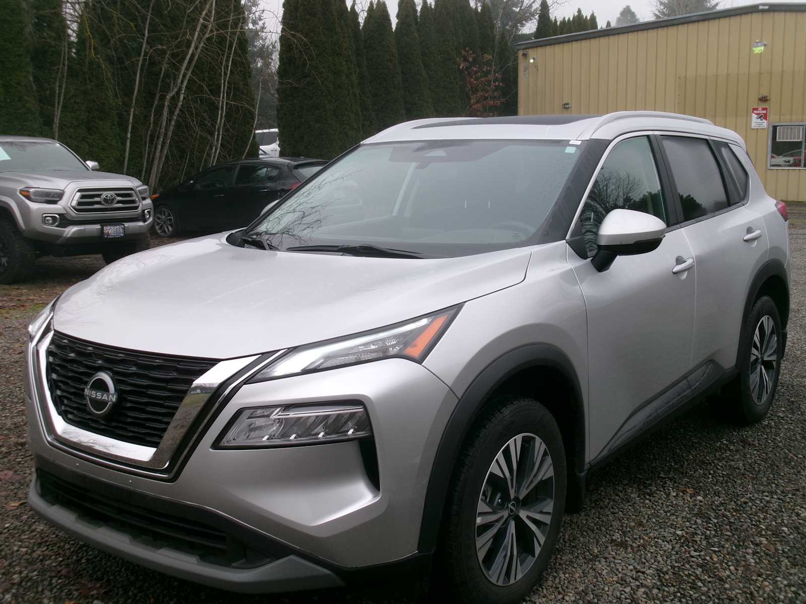 2023 Nissan Rogue SV's photo