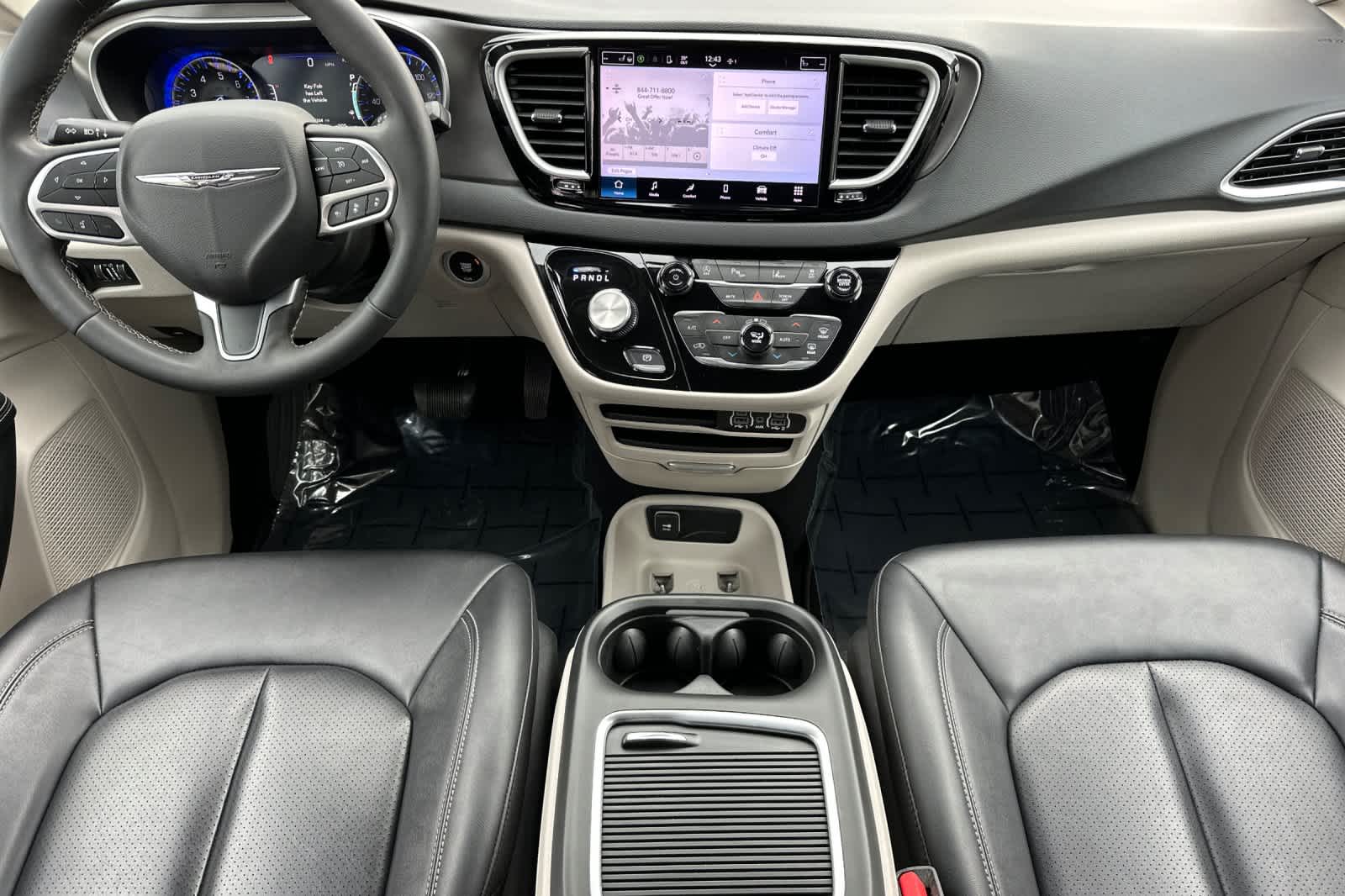 Thumbnail: 2024 Chrysler Pacifica - 3