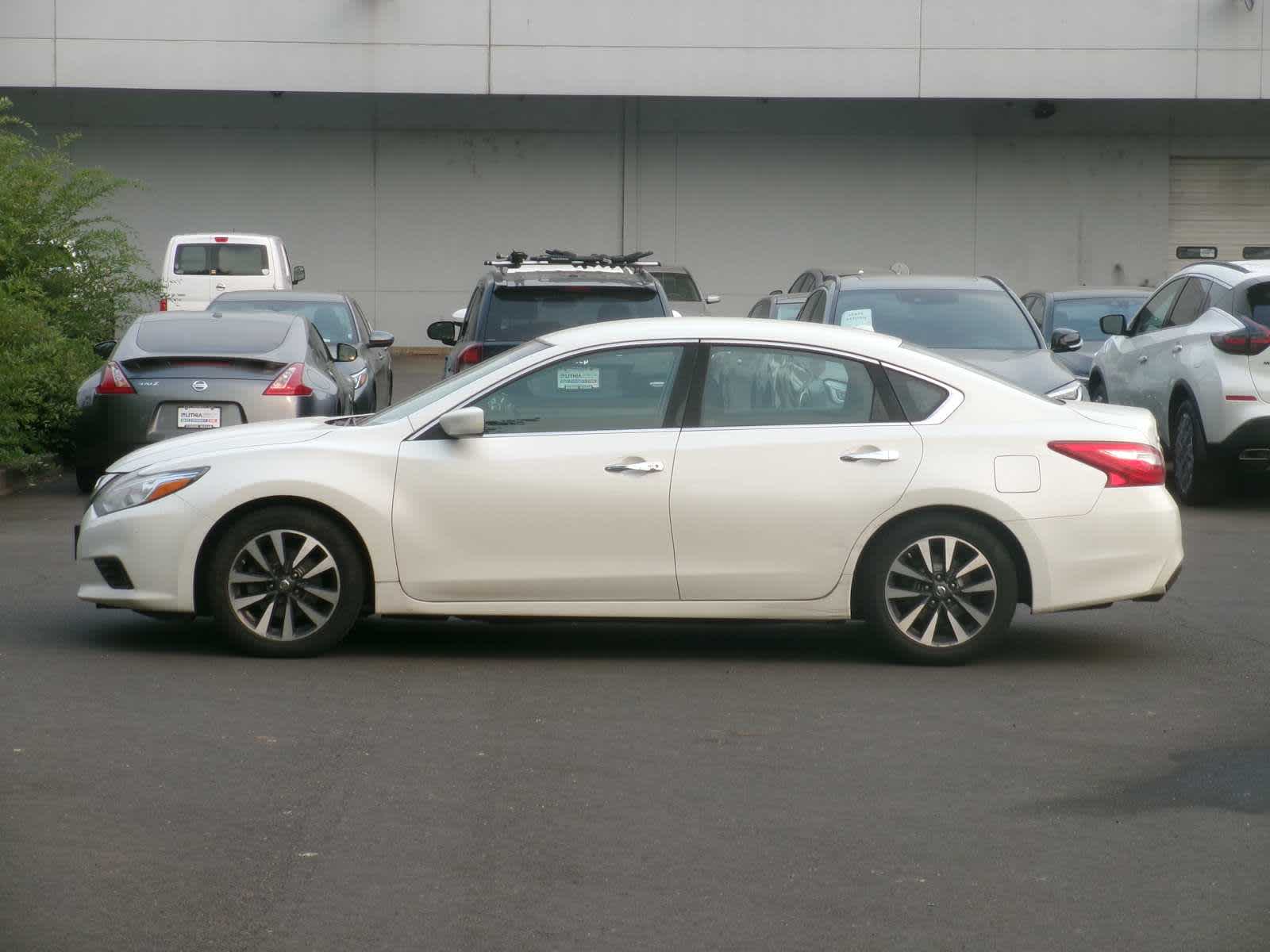 Used 2017 Nissan Altima Base with VIN 1N4AL3APXHC199230 for sale in Eugene, OR