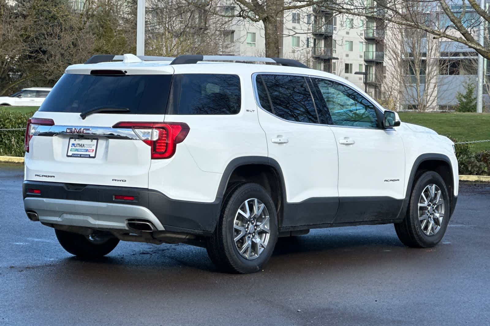 2023 GMC Acadia SLT 2