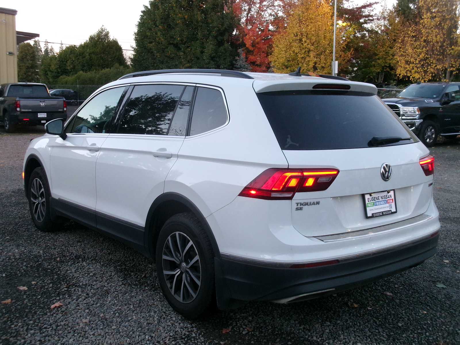 2020 Volkswagen Tiguan SE photo 3