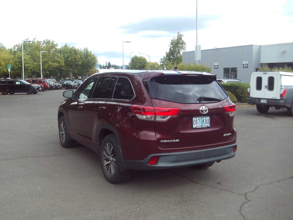 Used 2017 Toyota Highlander XLE V6 SUV