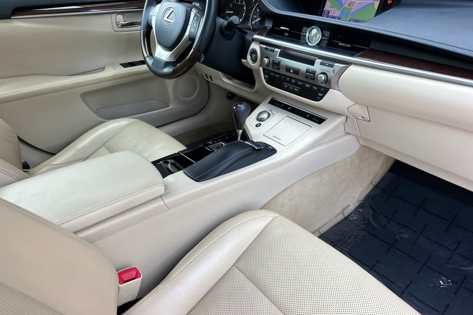 Thumbnail: 2013 Lexus ES - 14