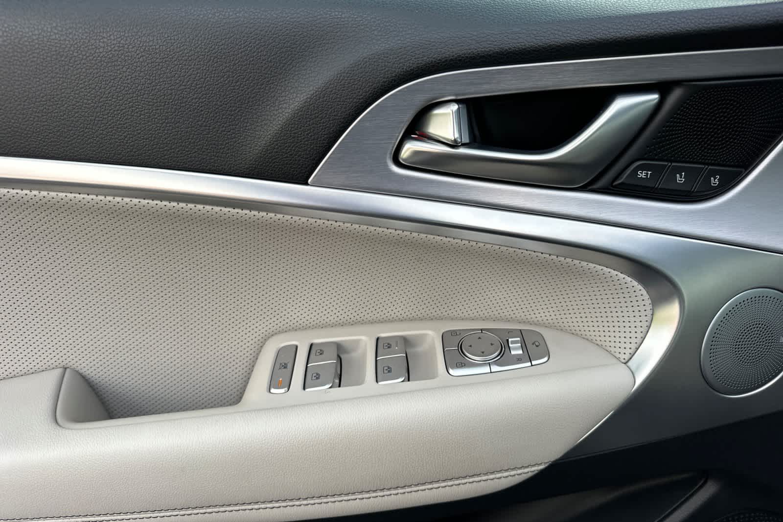 Thumbnail: 2019 Genesis G70 - 12