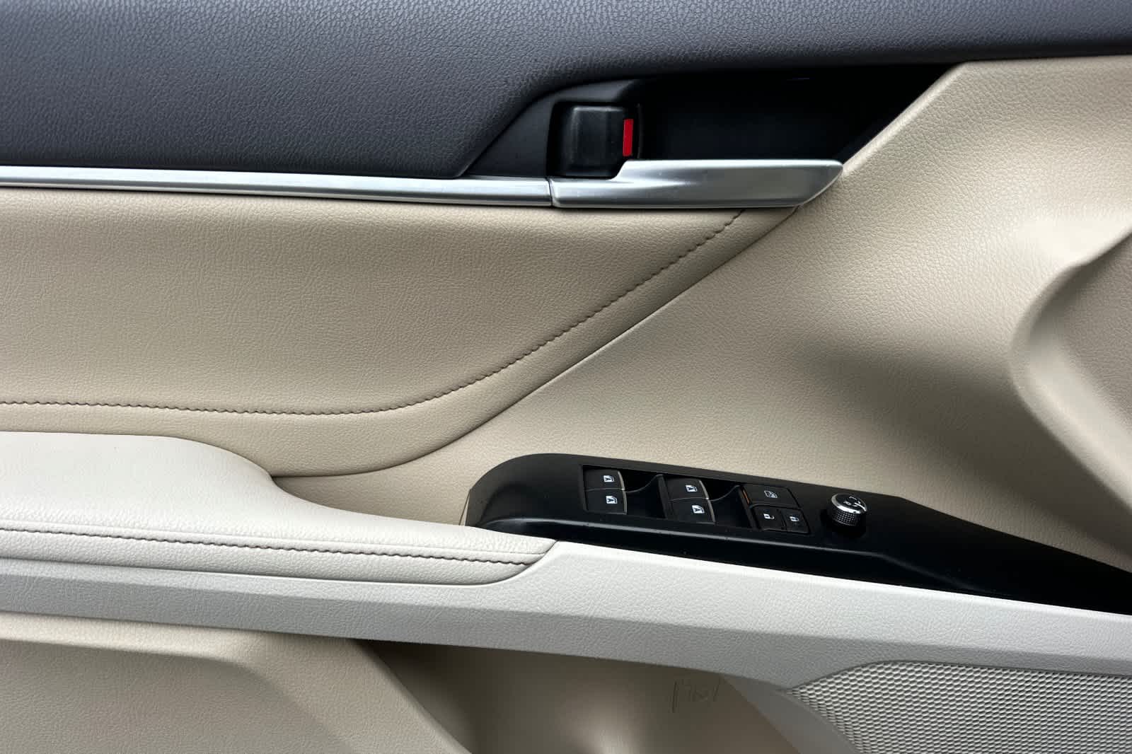 Thumbnail: 2018 Toyota Camry - 12