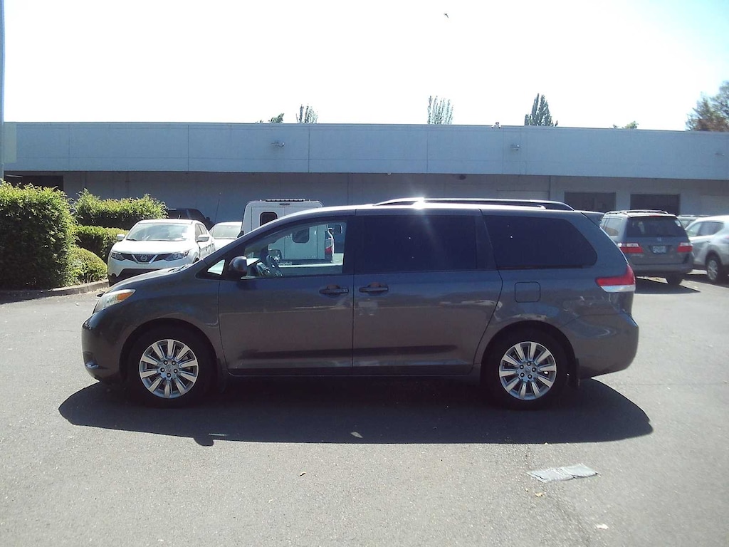 Used 2014 Toyota Sienna LE 4WD Van