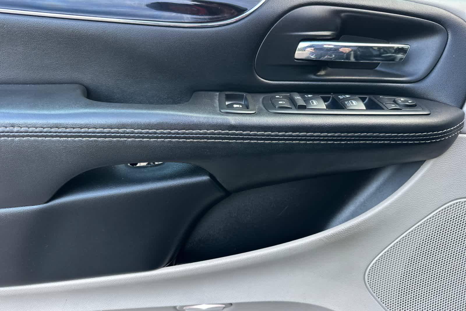 Thumbnail: 2017 Dodge Grand Caravan - 12