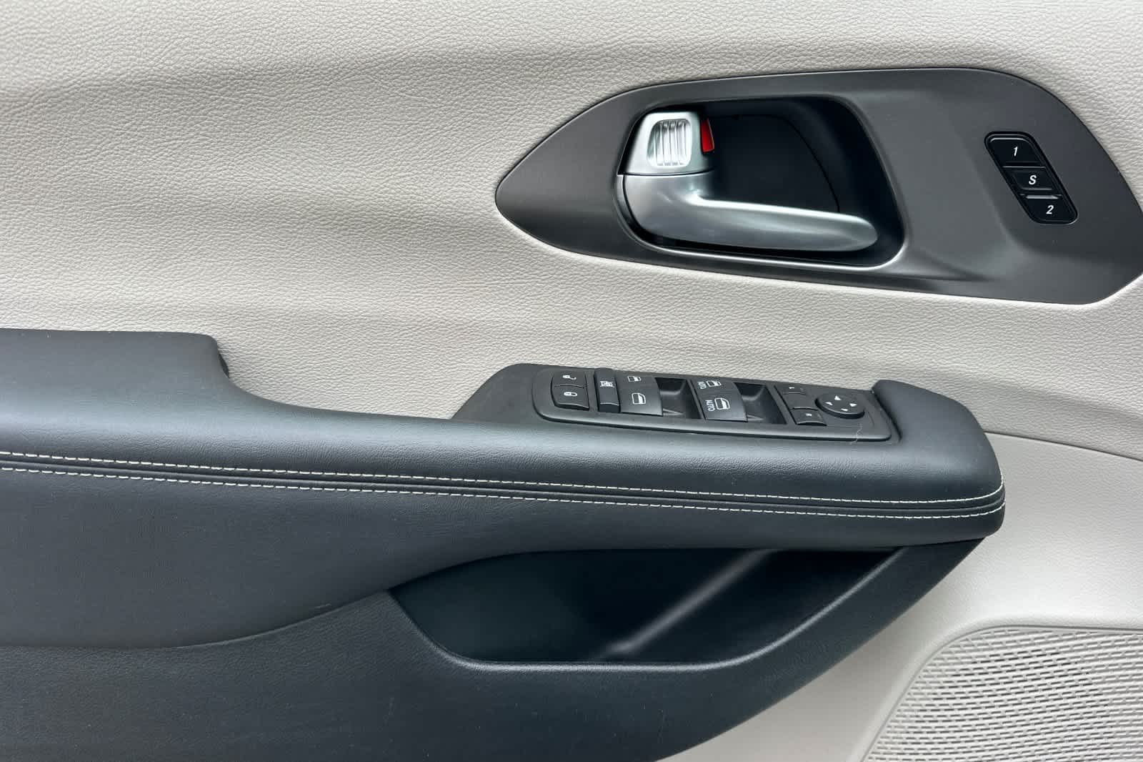 Thumbnail: 2024 Chrysler Pacifica - 12