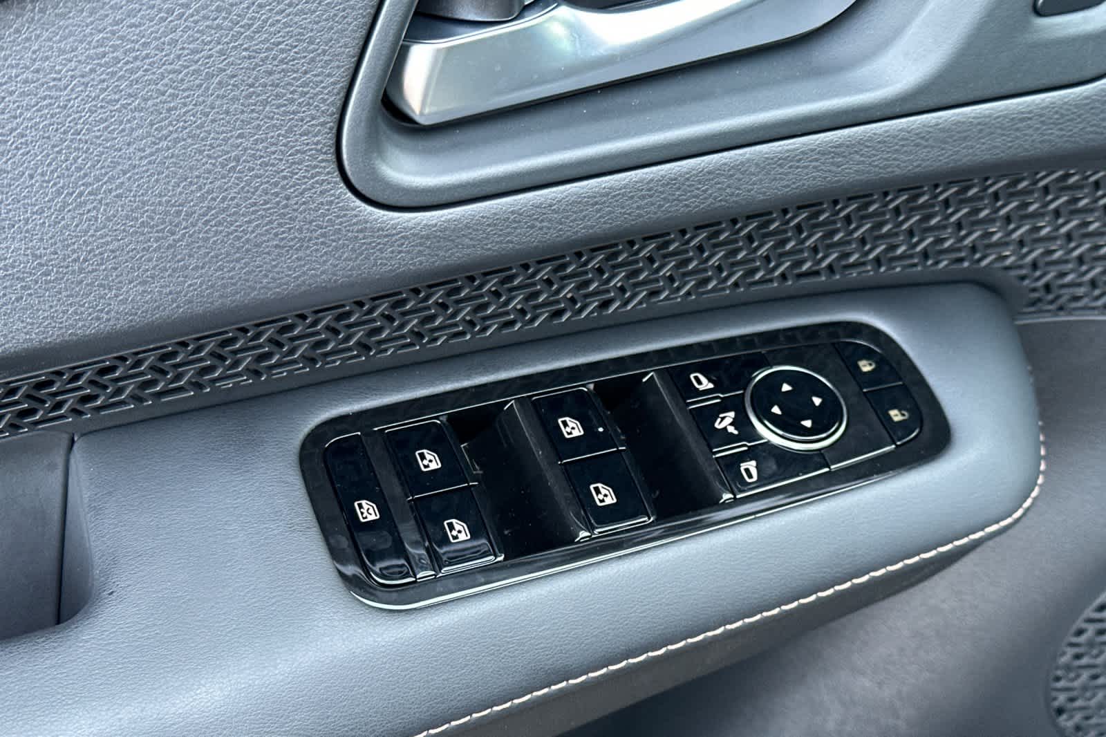 Thumbnail: 2025 Nissan Ariya - 12