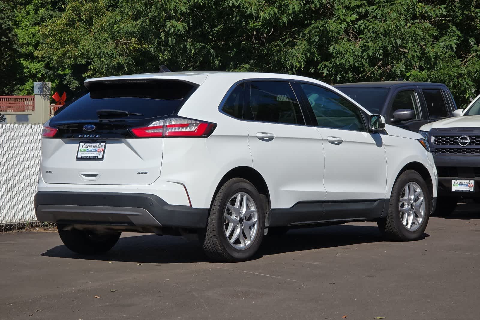 2023 Ford Edge SEL photo 2