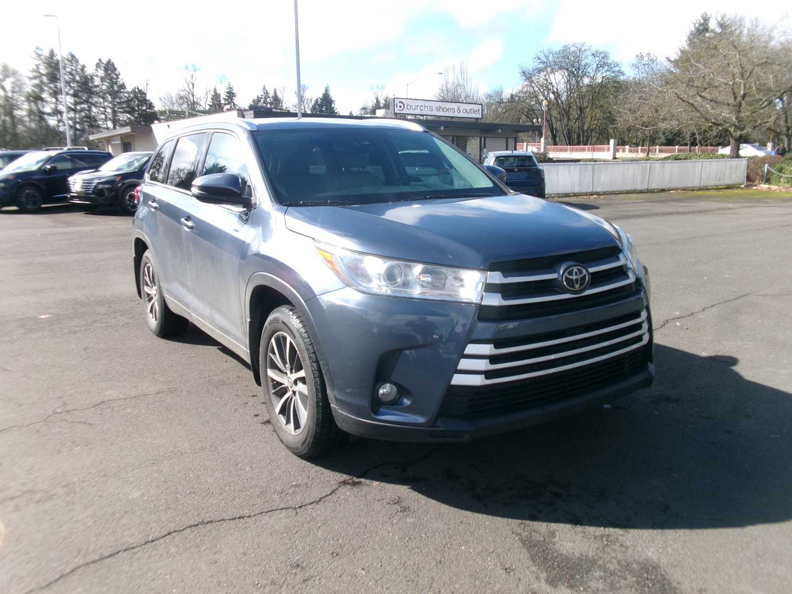 Thumbnail: 2017 Toyota Highlander - 7