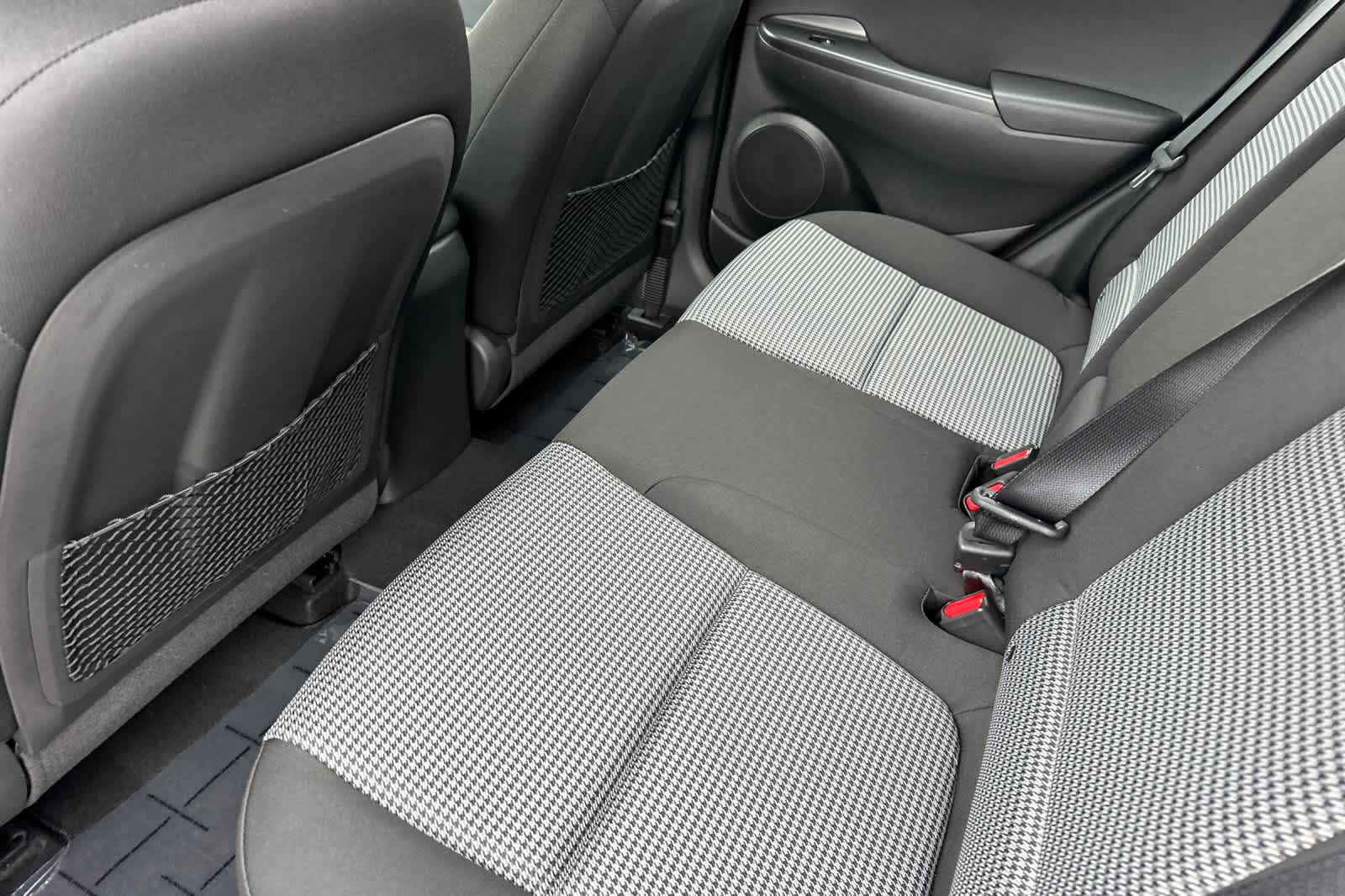 2021 Hyundai Kona SE photo 2