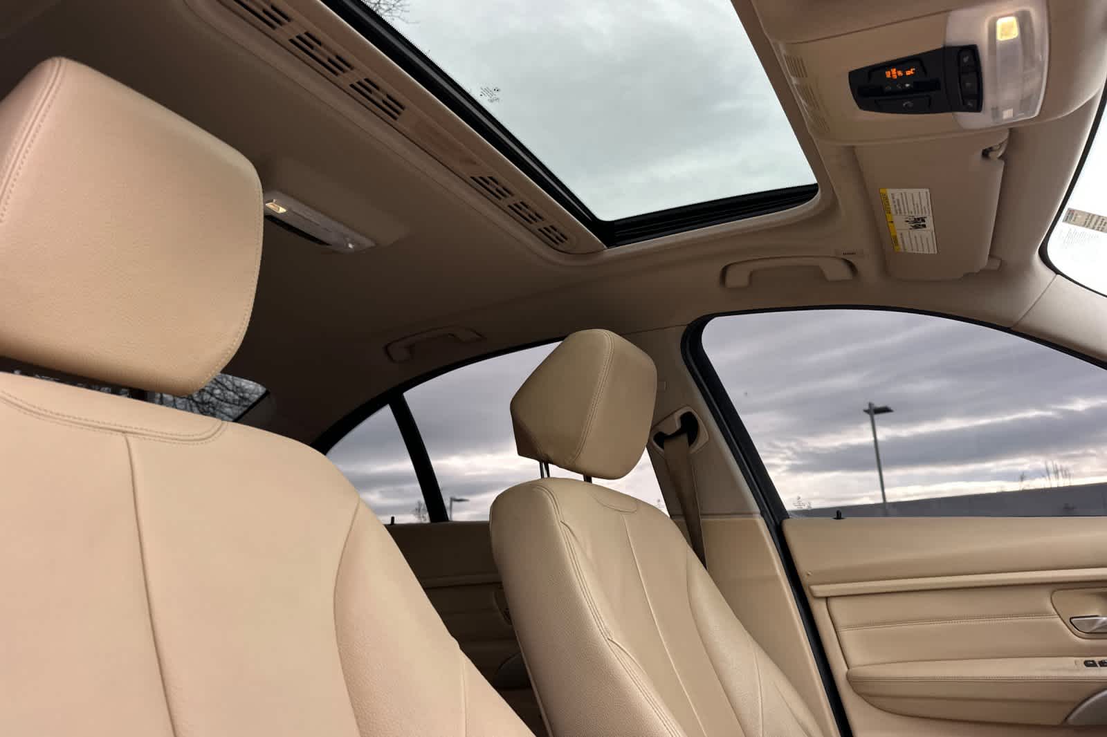 Thumbnail: 2012 BMW 3 Series - 16