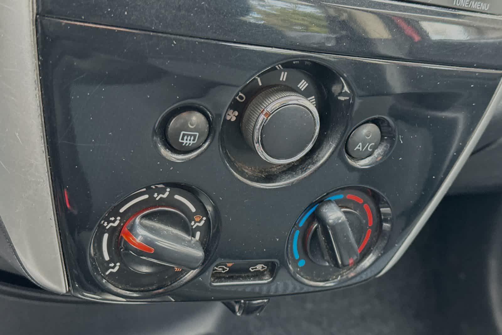 Thumbnail: 2015 Nissan Versa Note - 19