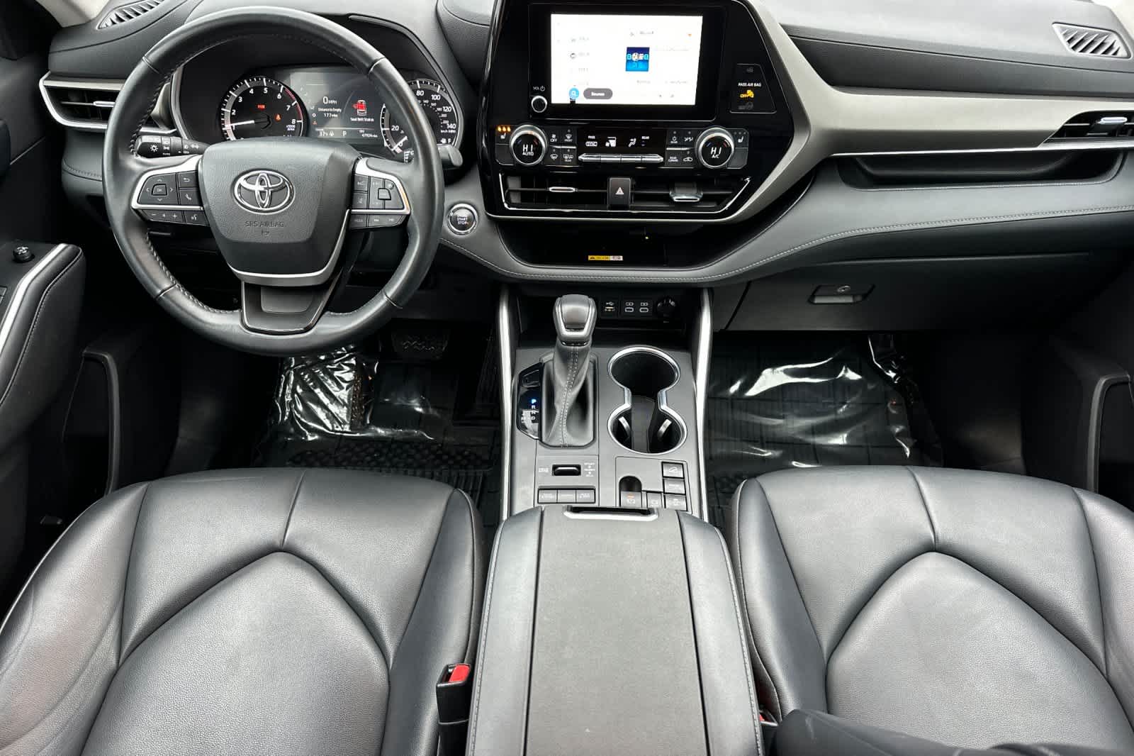 Thumbnail: 2023 Toyota Highlander - 3