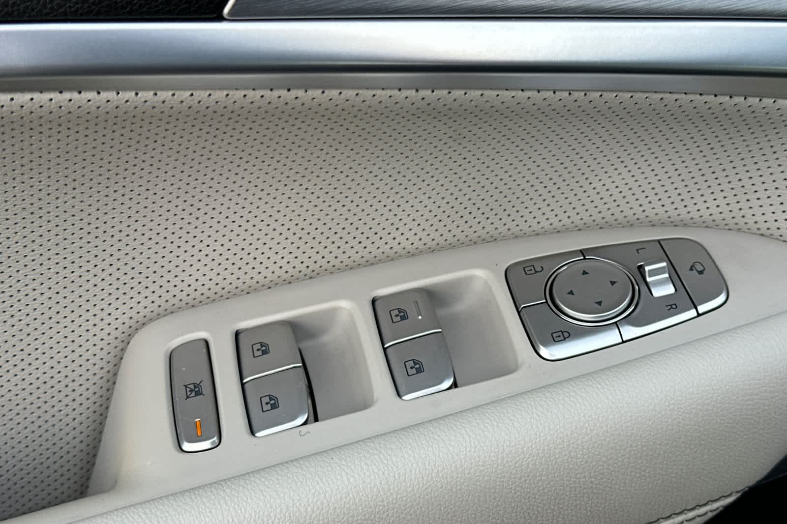 Thumbnail: 2019 Genesis G70 - 13