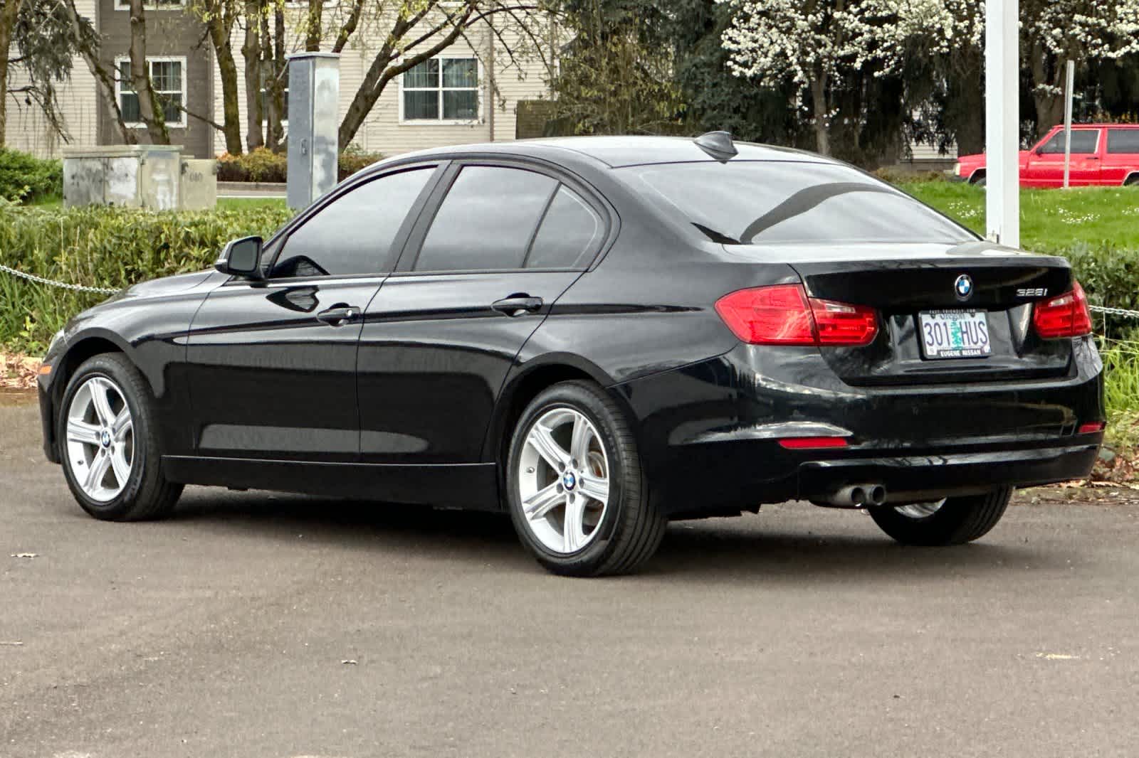 Thumbnail: 2012 BMW 3 Series - 6